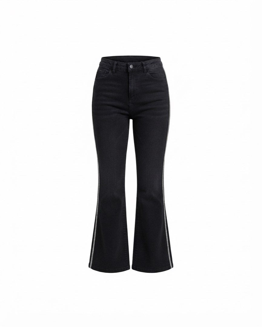 Y2K Black Flared Jeans (Category: Jeans) located in San Jose. Submitted by paudrobe (Listing ID 1451342294, Image 1). Description: .