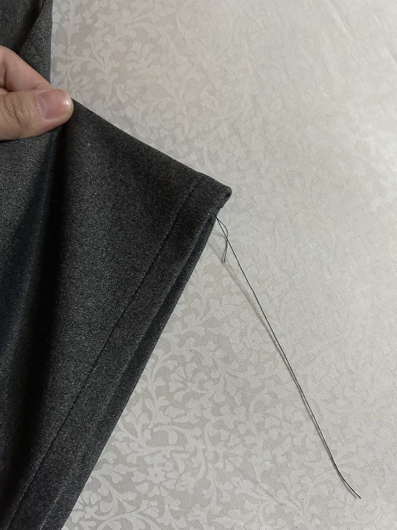 Y2K Grey Sleeveless Belted Mini Dress (Category: Dresses) located in Cainta. Submitted by gamityen (Listing ID 1451419253, Image 2). Description: Fits XS/S/M - Sleeveless mini dress - Hole at chest area - Mock neck - Belted waist - Thick fabric - Never worn - Minor loose thread on hem (easily fixable, see last photo) RFS: Decluttering closet 💸 MOP: GCash, BPI, or Maya 📍 SHIPPING: Lalamove or Grab No returns or refunds; strictly sold as-is for p