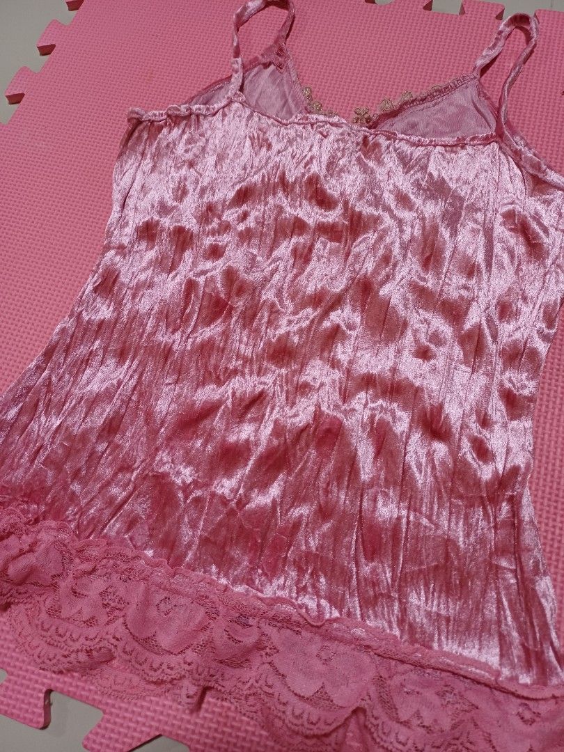 Y2k Velvet Lace Cami Top (Category: Sleeveless) located in Davao. Submitted by phgrails082 (Listing ID 1451445528, Image 3). Description: Y2k Velvet Lace Cami Top Small to Medium, 15w x 21L Good as new condition 350 add shipping fee.