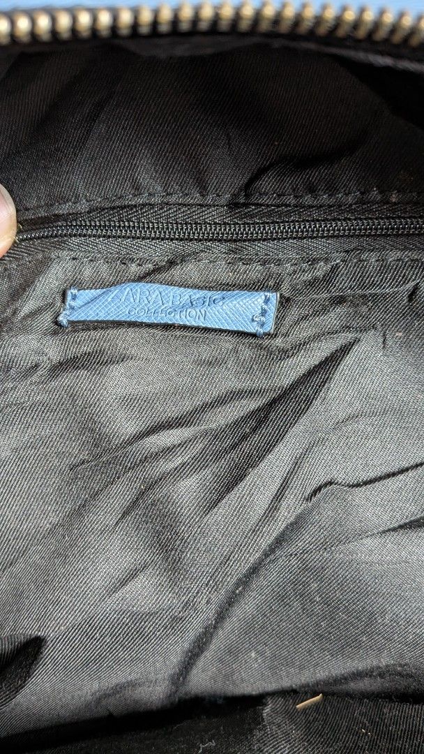Zara Basic Leather Bagpack (Category: Backpacks) located in Raub. Submitted by azreeel (Listing ID 1451501435, Image 3). Description: Tinggi 12 inch Lebar 9 inch Ada terkopes dekat pemegang atas.