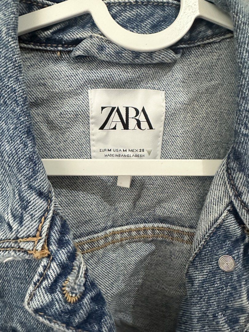 Zara Denim Crop Jacket (Category: Coats, Jackets and Outerwear) located in Angeles City. Submitted by ginlyy (Listing ID 1451462427, Image 2). Description: Original Zara Size M on tag Slightly used only What u see is what u get Add 100 for sf.