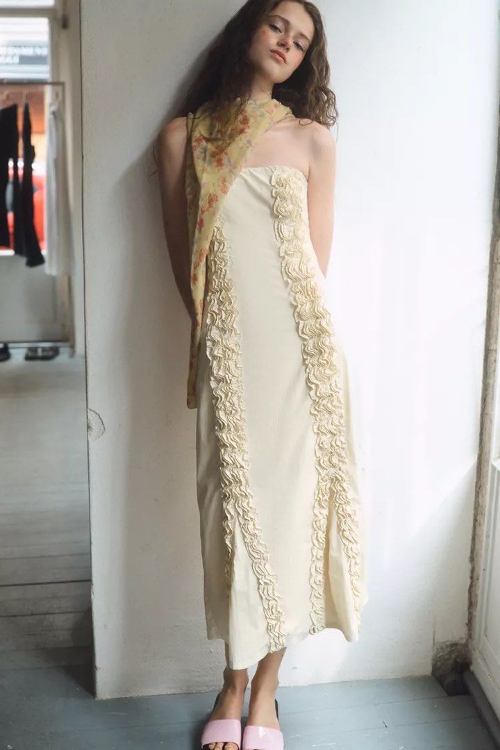 ZARA Midi Dress with Embossed Ruffles (Category: Dresses) located in Manila. Submitted by love.club (Listing ID 1451344554, Image 3). Description: POST Brand New with Tag on hand, ready to ship AUTHENTIC No actual when worns 🤍 available while posted 🤍 Shipping (sf c/o buyer) * Grab, Lalamove, J&T Rates - 65 Luzon, 95 Visayas, 105 Mindanao Mode of Payment * BPI * GCash * Maya.