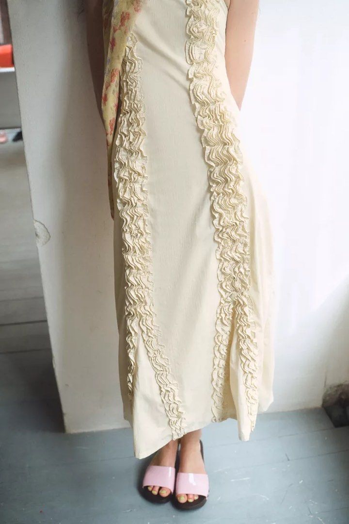 ZARA Midi Dress with Embossed Ruffles (Category: Dresses) located in Manila. Submitted by love.club (Listing ID 1451344554, Image 2). Description: POST Brand New with Tag on hand, ready to ship AUTHENTIC No actual when worns 🤍 available while posted 🤍 Shipping (sf c/o buyer) * Grab, Lalamove, J&T Rates - 65 Luzon, 95 Visayas, 105 Mindanao Mode of Payment * BPI * GCash * Maya.