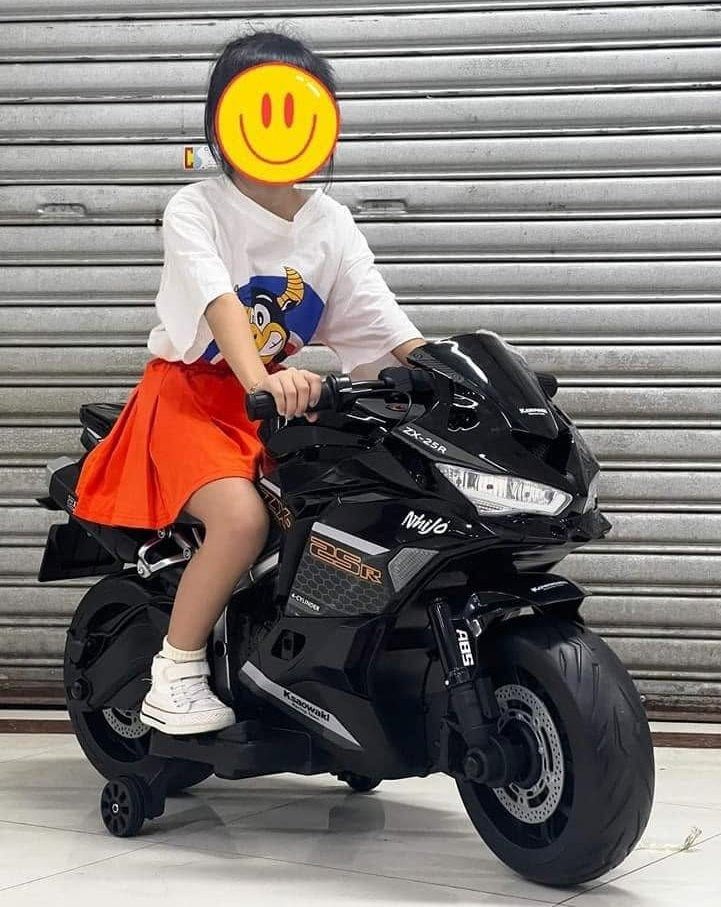 ZX-25R Ninja Motorcycle for Kids (Code 1151) (Category: Motorbikes for Sale) located in Pasay City. Submitted by joyful_mayette (Listing ID 1451344152, Image 3). Description: ZX-25R Ninja Motorcycle for Kids (Code 1151) Price: 6,000 PHP Available Colors: Black, Red, Blue, and Green ♦️Rubber tires/Leather seat ♦️With USB/Mp3/Lights and Sound ♦️Suitable for ages 2-7 years old ♦️Ideal gift for kids ♦️Brand new and Good Quality ♦️We do Shipping Natio