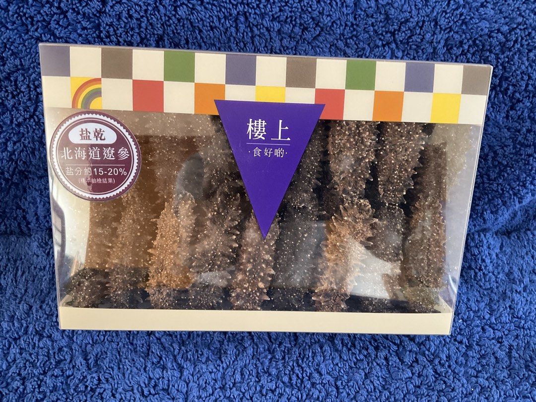 樓上「北海道遼參」大碼禮盒（26-35支/8兩裝）店售價約$6000 Hokkaido Salt-Dried Sea Cucumber Premium Gift Box （分類：禮品籃和禮籃）位於 Hong Kong。 由 saleyard 提交（商品編號 1451517654，圖片 2）。簡介： 保質期2029年3月31日。日本關東優質水域出產，純淡乾工藝，鹽分極低（僅15-20%），完美保留天然鮮味與高蛋白質營養. Premium grade, thick meat, perfectly preserved texture, and distinct spiky row definition. Perfect for luxury family cooking, health nourishment, or holiday gifting. 。