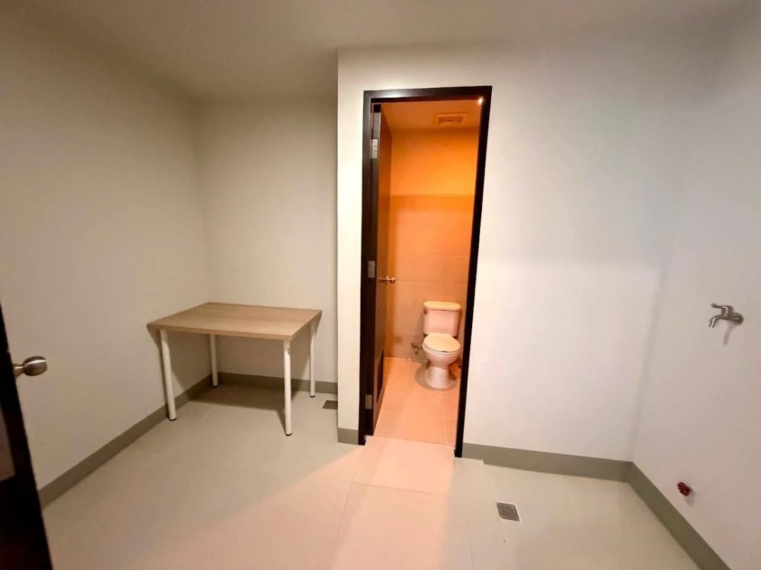 𝙁𝙊𝙍 𝙇𝙀𝘼𝙎𝙀 𝟭 𝙀𝙭𝙚𝙘𝙪𝙩𝙞𝙫𝙚 𝘽𝙚𝙙𝙧𝙤𝙤𝙢 (Category: Apartments & Condos) located in Manila. Submitted by rich_09078888881 (Listing ID 1451608176, Image 3). Description: 🏠 𝙁𝙊𝙍 𝙇𝙀𝘼𝙎𝙀 — 𝘾𝙊𝙉𝘿𝙊𝙈𝙄𝙉𝙄𝙐𝙈 📌 𝟭 𝙀𝙭𝙚𝙘𝙪𝙩𝙞𝙫𝙚 𝘽𝙚𝙙𝙧𝙤𝙤𝙢 𝙐𝙣𝙞𝙩 𝙬𝙞𝙩𝙝 𝙈𝙖𝙞𝙙’𝙨 𝙍𝙤𝙤𝙢 𝙞𝙣 𝙐𝙥𝙩𝙤𝙬𝙣 𝙋𝙖𝙧𝙠𝙨𝙪𝙞𝙩𝙚𝙨 𝙏𝙤𝙬𝙚𝙧 𝟮 𝘽𝙂𝘾 💰 𝙋𝙧𝙞𝙘𝙚: ₱70,000/month 📋 𝙎𝙩𝙖𝙩𝙪𝙨: Available 📍 𝙇𝙤𝙘𝙖𝙩𝙞𝙤𝙣: Uptow