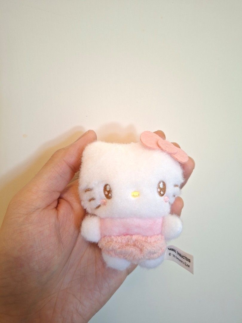 包平郵 正版日本 夢屋 sanrio hello kitty 毛公仔 掛件 扭蛋 （分類：絨毛玩具）位於 Hong Kong。 由 uploadeveryday 提交（商品編號 1451525271，圖片 3）。簡介： 100%new and real 77mm高。