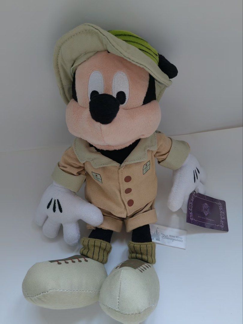 迪士尼 Mickey Mouse 探險家造型毛公仔 （分類：絨毛玩具）位於 Hong Kong。 由 keenturtle.bd9c4e 提交（商品編號 1451656787，圖片 1）。簡介： 迪士尼嘅 Mickey Mouse 探險家造型毛公仔，著住啡色探險服同埋帽，好可愛。公仔腳仔軟綿綿，擺設一流。適合鍾意迪士尼嘅朋友仔收藏或者送禮。。