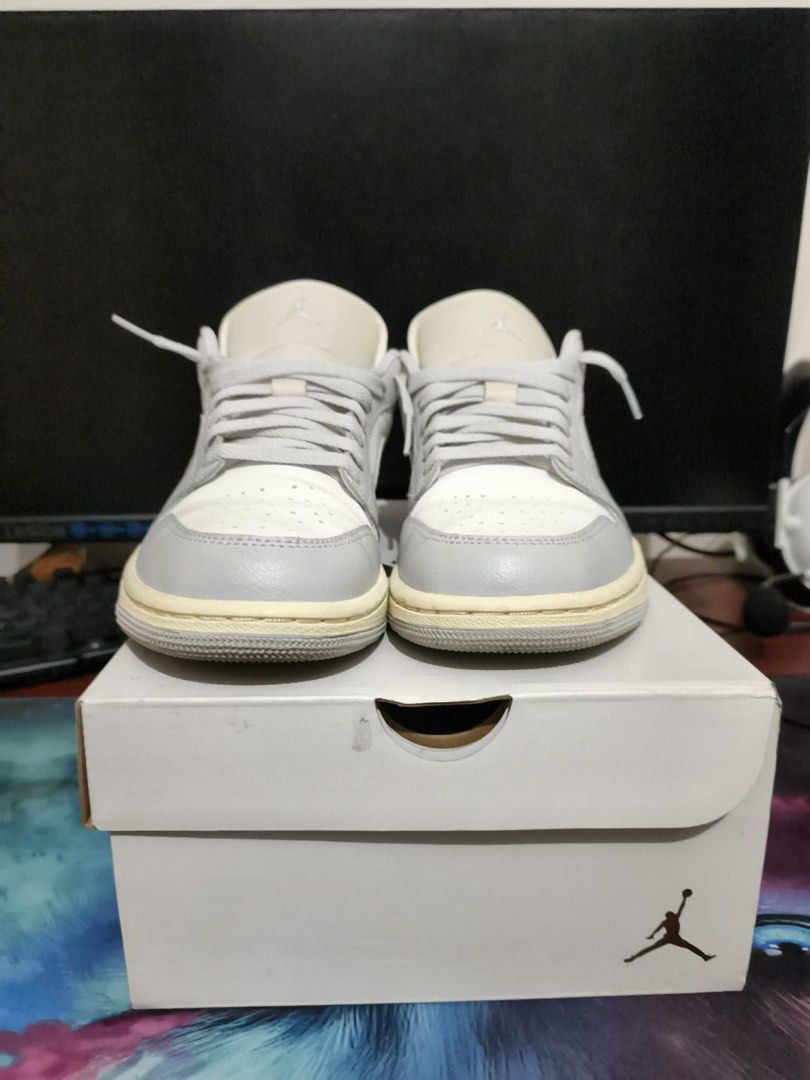 Air Jordan 1 Low SE "Light Smoke Grey" (Category: Sneakers) located in Manila. Submitted by elineli (Listing ID 1451695746, Image 3). Description: WMNS Air Jordan 1 Low Neutral Grey - Coconut Milk Size 8.5 Comes with original box No major issues, just normal signs of use (light creases) ₱4,500 Mall meet up or pick up 📍Pandacan, Manila.