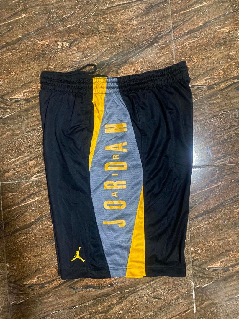 Air Jordan script logo (Category: Shorts) located in Hagonoy. Submitted by kengoesthrifting (Listing ID 1451628740, Image 2). Description: Air Jordan script logo No issue As new condition Authentic 32 WAISTLINE 22 lenght 13 hem Color rate 10.