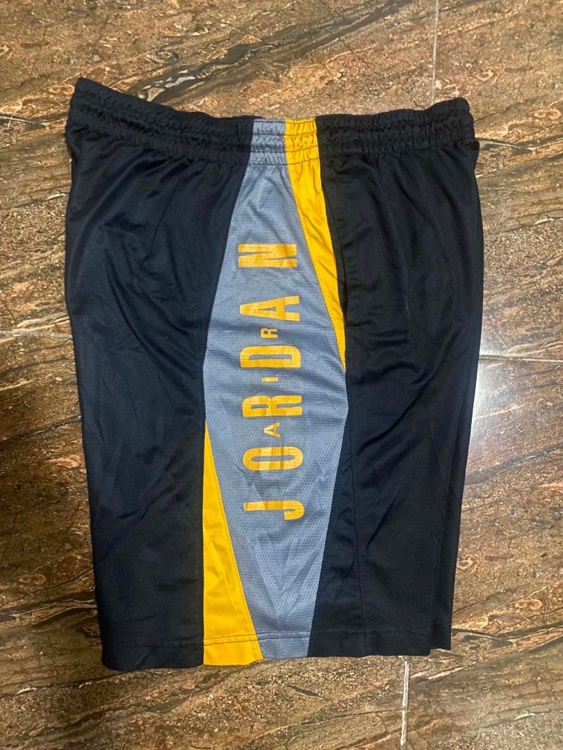 Air Jordan script logo (Category: Shorts) located in Hagonoy. Submitted by kengoesthrifting (Listing ID 1451628740, Image 3). Description: Air Jordan script logo No issue As new condition Authentic 32 WAISTLINE 22 lenght 13 hem Color rate 10.