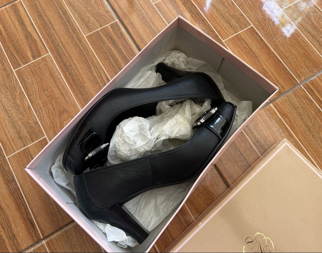 Akakura Heel (Category: Heels) located in Cagayan de Oro. Submitted by aljay02 (Listing ID 1451661645, Image 2). Description: - Classic black pumps - Shiny buckle detail on the front - Moderate heel height - Original box included - Versatile for work or a night out - Made in Japan - Akakura Co Ltd est 1953.