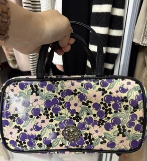 (Category: ) located in . Submitted by mywardrobe1234 (Listing ID 1451617962, Image 1). Description: .