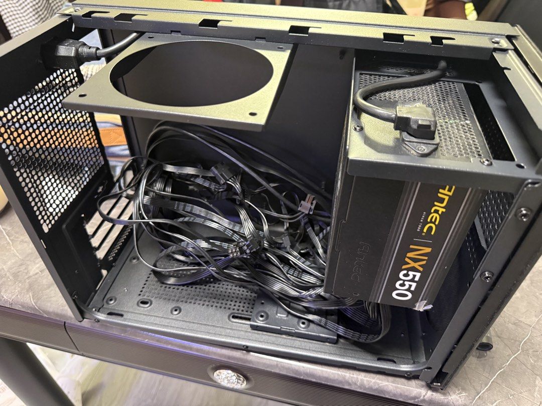 Antec NX550 火牛+Matx case （分類：電腦周邊產品）位於 Hong Kong。 由 axfhda 提交（商品編號 1451663288，圖片 1）。簡介： Antec NX550 火牛，550W 輸出。線材齊全，裝機用。冇單冇盒，但運作正常。有興趣可以問吓。 送埋機箱 MATX。