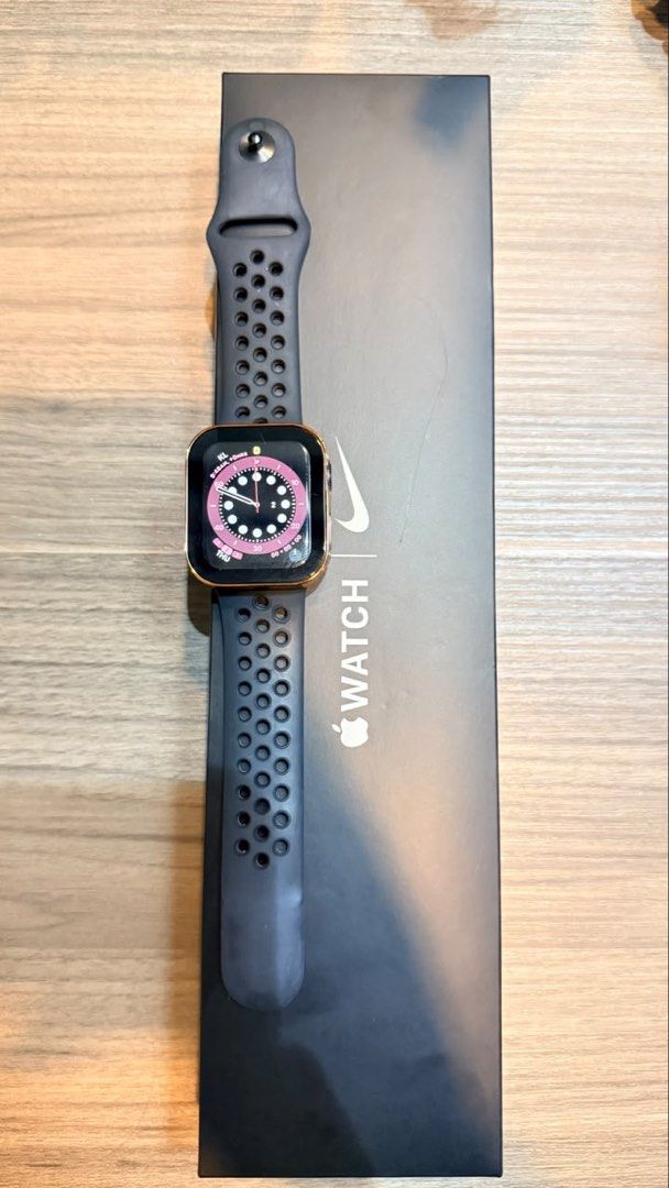 Apple Watch SE 40mm GPS Nike Edition Space Gray Aluminum (Category: Wearables & Smart Watches) located in Bangi. Submitted by nadine2113 (Listing ID 1451523024, Image 1). Description: - Apple Watch SE (Nike Edition) - 40mm GPS model - Space Gray Aluminum case - Nike Sport Band included - Battery health: 73% - Original box and charger included.
