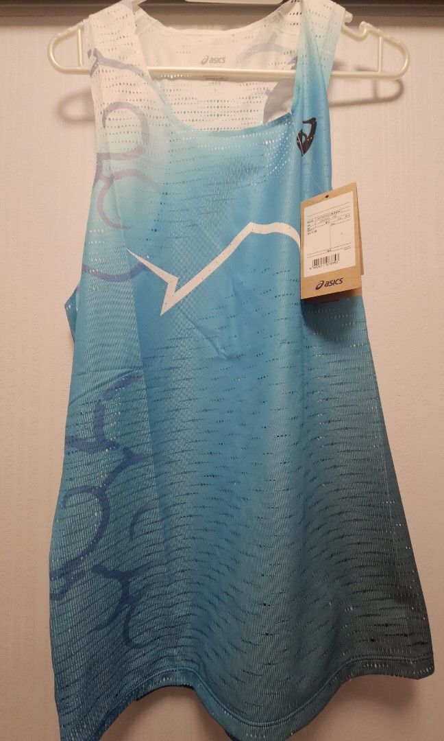 Asics Metaspeed Singlet （分類：運動服裝）位於 Hong Kong。 由 gw0313 提交（商品編號 1451640600，圖片 1）。簡介： 買錯size,全新連牌 Asics Metaspeed Singlet light blue 有興趣請PM。
