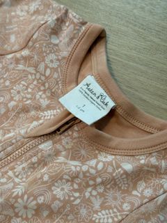 (Category: ) located in . Submitted by hellocloset (Listing ID 1451532935, Image 1). Description: .