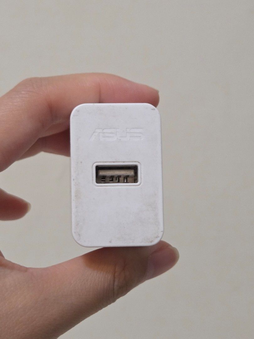 由 Bpp888 (刊登 ID 1451603004，圖片 3) 提交，位於 桃園市 (Taoyuan) 的 華碩ASUS 充電頭 副廠充電線 (類別：其他)，說明：可正常使用，換新機故售出。