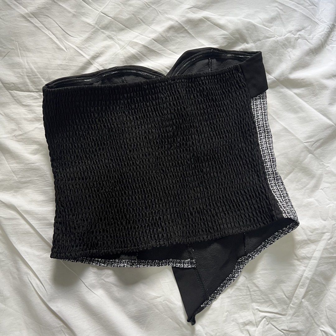 Asymmetrical Tube Top (Category: Sleeveless) located in Malabon City. Submitted by friedhoneybutterchicken (Listing ID 1451683689, Image 3). Description: 📍Malabon City ✧ Originally bought at shein (size M) for 450+ pesos. ✧ No flaws and only worn once. ✧ My measurements Bust: 32A Waist: 28 inches Weight: 56 kg Height: 157cm Message for more actual product and ww photos. ✧ MOP: Gcash/BDO ✧ MOD: Lalamove/J&T/Grab Shoulder by the buyer. .
