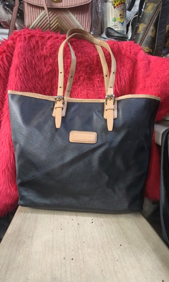 Auth Long Champ tote bag (Category: Tote Bags) located in Las Pinas. Submitted by anna_so2 (Listing ID 1451544321, Image 1). Description: good condition no flaws.