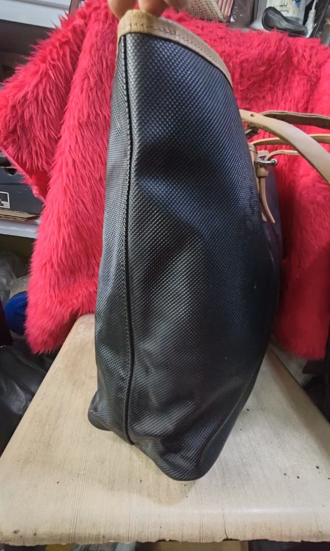 Auth Long Champ tote bag (Category: Tote Bags) located in Las Pinas. Submitted by anna_so2 (Listing ID 1451544321, Image 2). Description: good condition no flaws.