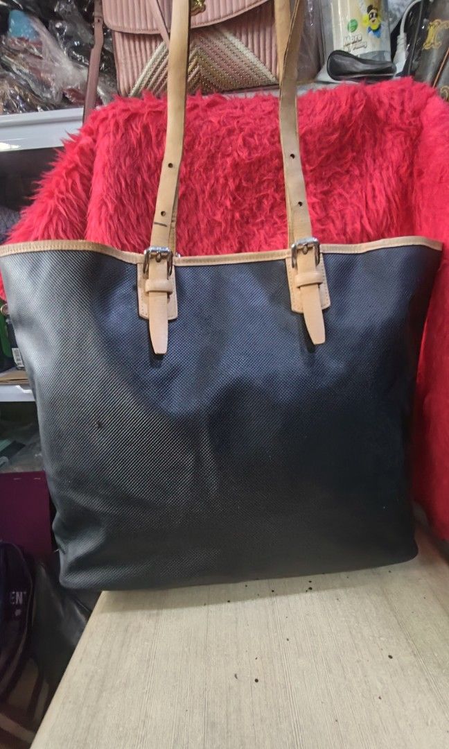 Auth Long Champ tote bag (Category: Tote Bags) located in Las Pinas. Submitted by anna_so2 (Listing ID 1451544321, Image 3). Description: good condition no flaws.