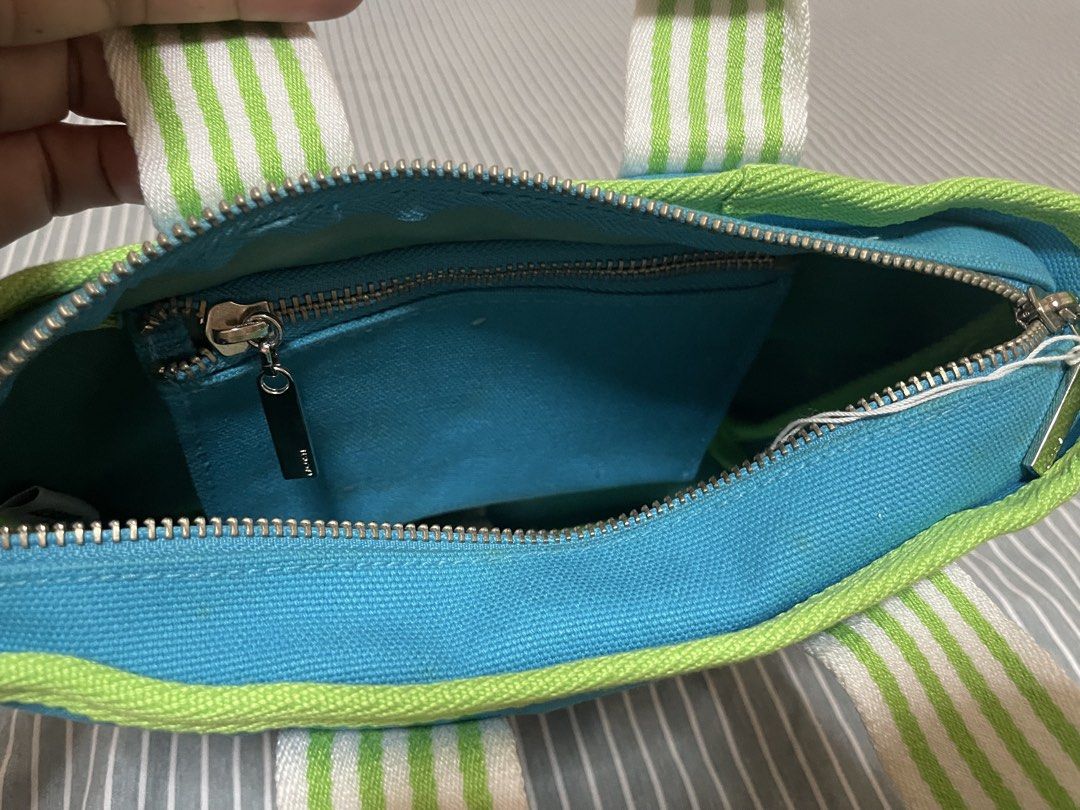 Authentic brandnew lacoste hang bag (Category: Luxury Bags & Wallets) located in Caloocan City. Submitted by prelovedbybets (Listing ID 1451534902, Image 3). Description: Brand new lacoste hand bag canvas material .