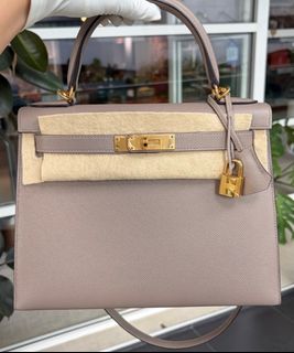 (Category: ) located in . Submitted by luxfashionz (Listing ID 1451622926, Image 1). Description: .