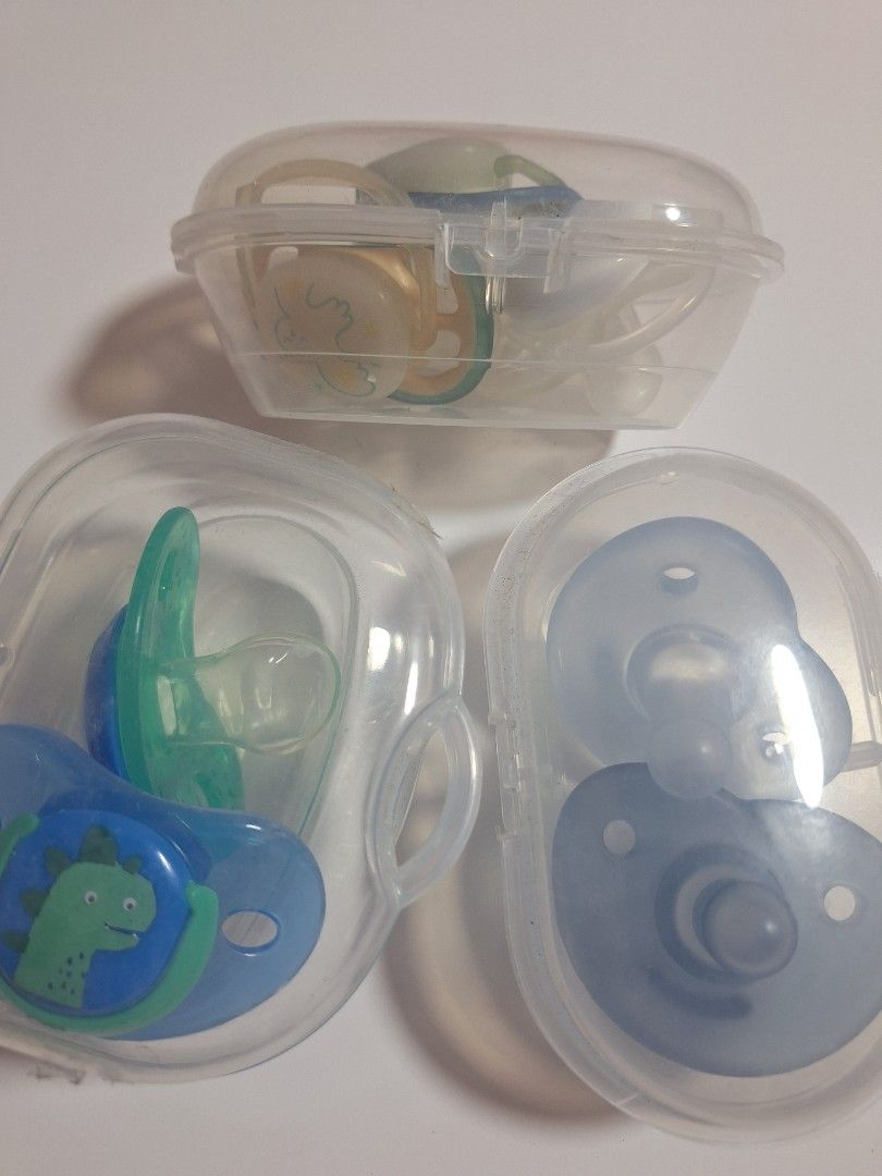 Baby Pacifiers with Cases (3 Sets) (Category: Soothers & Pacifiers) located in Valenzuela. Submitted by rmariajoel42575 (Listing ID 1451655286, Image 2). Description: - STERILIZE FIRST BEFORE USING - 3 sets of baby pacifiers - Each set includes a clear plastic case for hygiene and travel - Available in various colors and designs - Helps keep your baby happy and soothed - Cases ensure pacifiers stay clean when not in use - Includes FREE baby items