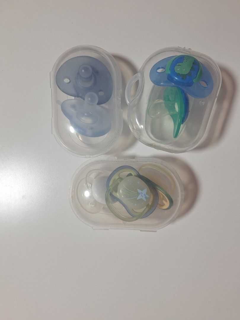 Baby Pacifiers with Cases (3 Sets) (Category: Soothers & Pacifiers) located in Valenzuela. Submitted by rmariajoel42575 (Listing ID 1451655286, Image 1). Description: - STERILIZE FIRST BEFORE USING - 3 sets of baby pacifiers - Each set includes a clear plastic case for hygiene and travel - Available in various colors and designs - Helps keep your baby happy and soothed - Cases ensure pacifiers stay clean when not in use - Includes FREE baby items
