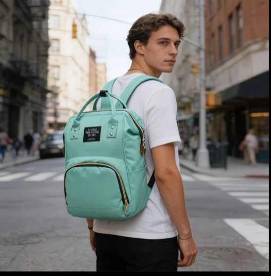 Backpack （分類：背囊）位於 Hong Kong。 由 safecloud-2f56 提交（商品編號 1451631584，圖片 3）。簡介： Hey there! Check out this super stylish and practical backpack, perfect for your daily adventures or weekend getaways. It's got a cool, modern design with a spacious main compartment and handy pockets to keep all your essentials organized. The durable material means it can handle whatever you throw at it, and the comfortable straps make it a breeze to carry around. Availa