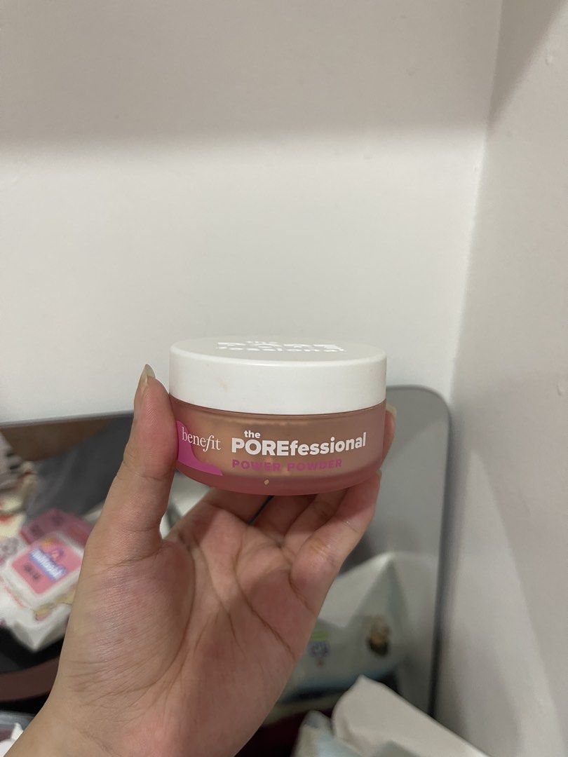 Benefit The POREfessional Matte & Blur Loose Setting Powder (Category: Makeup) located in Pateros City. Submitted by wydji_ (Listing ID 1451586965, Image 1). Description: - Benefit The POREfessional Matte & Blur Loose Setting Powder - Sets makeup and blurs the appearance of pores - Shade: Light, peachy tone - Net weight: 8g / 0.28 oz - Used twice : still has 90% product.