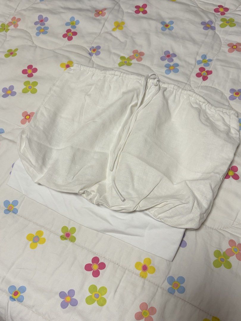 Bershka Bandeau Balloon Top (Category: Others Tops) located in Quezon City. Submitted by morespace555 (Listing ID 1451649823, Image 3). Description: Brandnew w/o tag Fitted only.