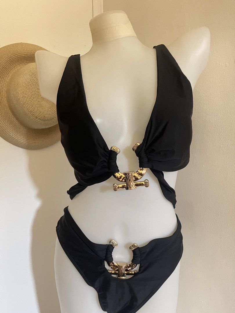 Black 2pc swimsuit (Category: Bikinis & Swimsuits) located in Taguig. Submitted by declutterwithtally (Listing ID 1451608064, Image 2). Description: 🌊 Preloved Swimsuits for Sale 👙 Available Styles: One-piece Two-piece Brands: Zaful and SHEIN Condition: Brand new (never worn) Like new (excellent condition) used 1-2x Size: Large on tag Best fits: Bust:40A Waist:30–32 inches Perfect for beach trips, pool days, vacations, or your next getaway! All