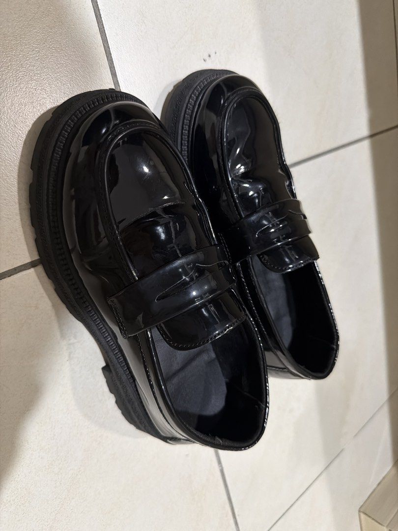 Black Patent Chunky Loafers (Category: Loafers) located in Kuala Lumpur. Submitted by gentledolphin_8e2502 (Listing ID 1451652187, Image 1). Description: - Glossy black penny loafers - Thick sole for added style and comfort - Classic slip-on design - Versatile: dress up or down - Perfect for any outfit.