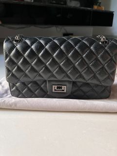 (Category: ) located in . Submitted by joannefashioncloset (Listing ID 1451566929, Image 1). Description: .