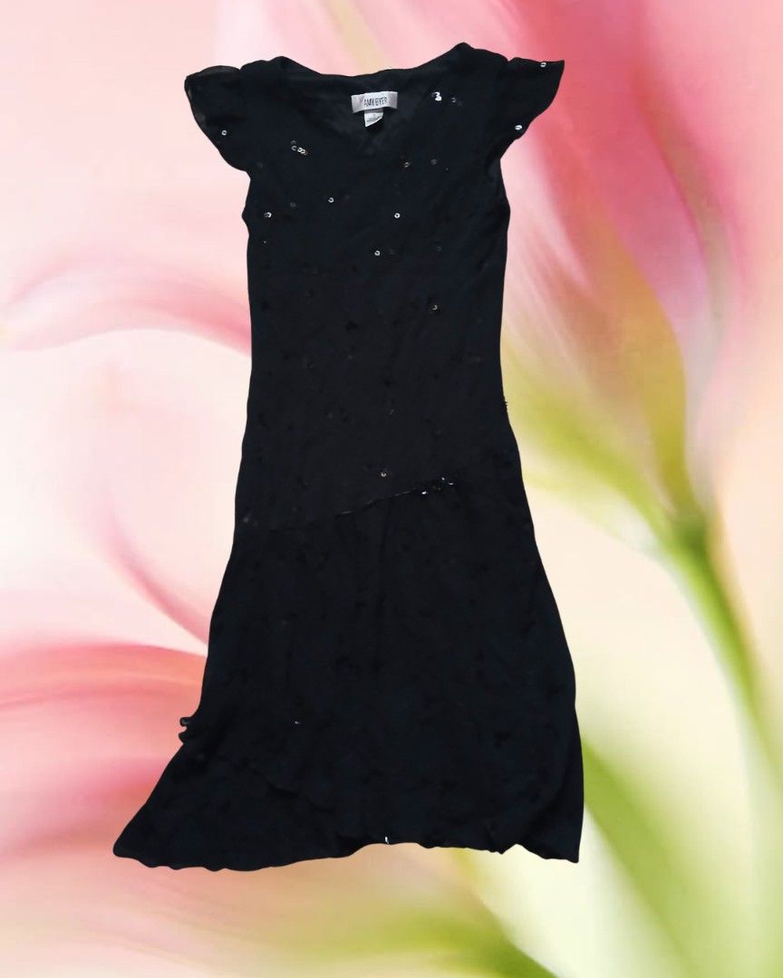 Black Sequin V-Neck Cap Sleeve Dress (Category: Dresses) located in Antipolo. Submitted by mochisky (Listing ID 1451667866, Image 1). Description: - Stunning black dress with scattered sequins - Flattering V-neckline and elegant cap sleeves - Unique asymmetrical hemline with a beautiful ruffled detail - Ideal for parties, special occasions, or a glamorous night out - Combines comfort with undeniable style.