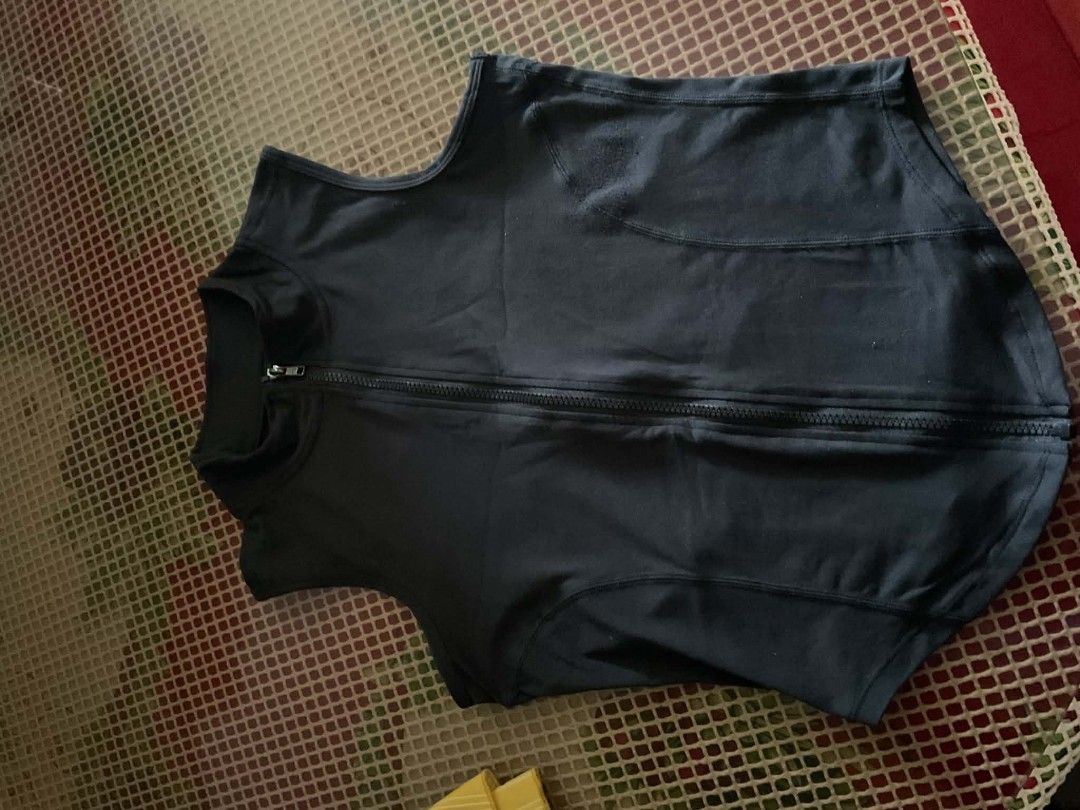 Black Sleeveless Zip-Up Jacket (Category: Activewear) located in Manila. Submitted by declutern (Listing ID 1451604307, Image 2). Description: 📍Mendiola, Manila. Large size (I'm 38B).