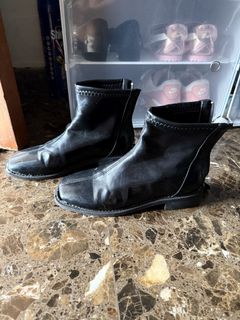 (Category: ) located in . Submitted by jesslynwardrobe (Listing ID 1451612175, Image 1). Description: .