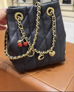 (Category: ) located in . Submitted by conan_fashion (Listing ID 1451546829, Image 1). Description: .