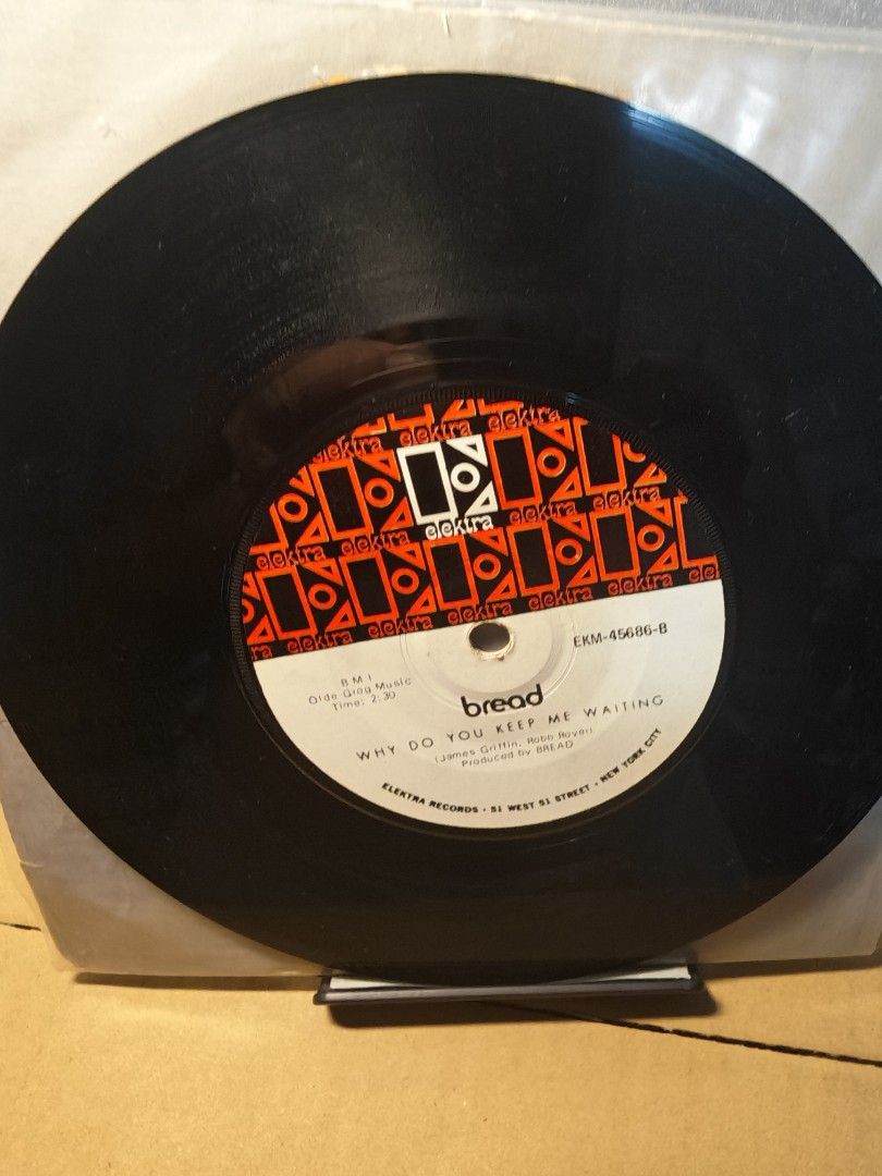 Bread (Category: Vinyls) located in Singapore. Submitted by oldoldtimes (Listing ID 1451549883, Image 3). Description: light scratch.