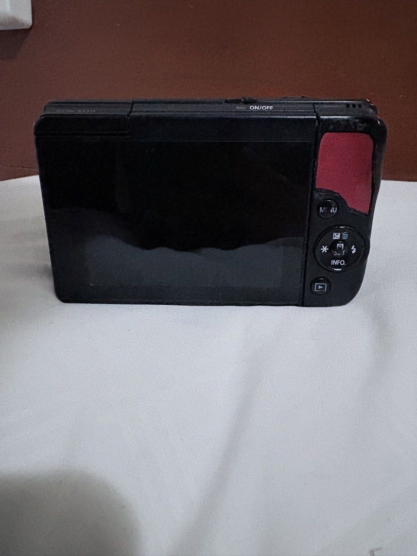 Canon EOS M10 (Category: Cameras) located in Manila. Submitted by mutyaa.fish (Listing ID 1451661065, Image 2). Description: Canon EOS M10 (Open for swaps) —18.0 MP APS-C CMOS Sensor —7/10 cosmetics —Crisp Outputs —NO ISSUES —Inclusions: SD card, Battery, & Charger Can also do swaps Loc: Jaro, Iloilo DM for inquiries.