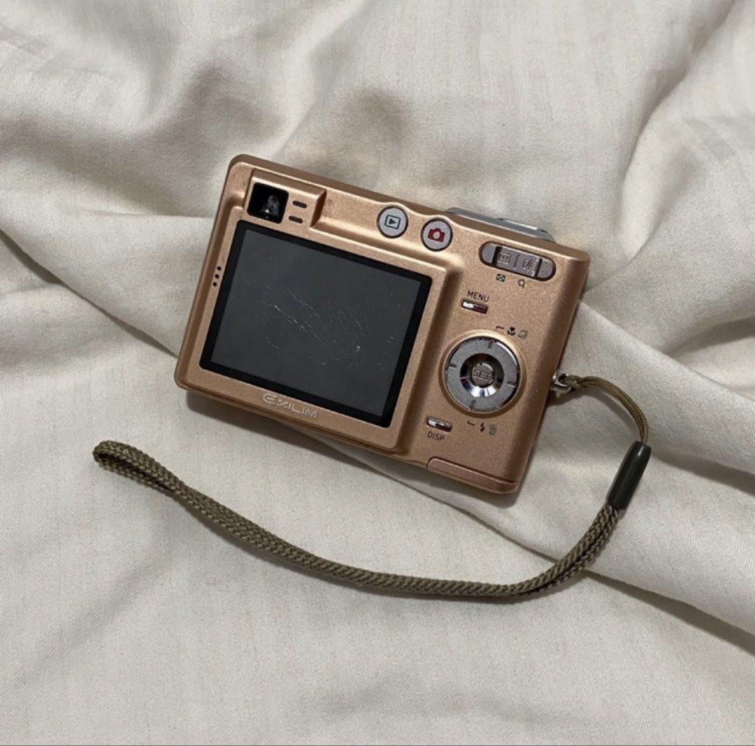 Casio EXILIM EX-Z40 Digital Camera - Rose Gold (Category: Cameras) located in Quezon City. Submitted by no.hain4 (Listing ID 1451628354, Image 3). Description: - Casio EXILIM digital camera - Rose gold color - 7.0 megapixel resolution - 3x optical zoom - Screen has visible scratches - Powers on and functions correctly - Comes with a wrist strap - Ideal for everyday, casual photography.