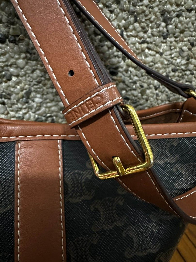 Celine body bag (Category: Cross-body Bags) located in Angeles City. Submitted by aiscanday (Listing ID 1451619913, Image 2). Description: NGA preloved in good condition Korea source.