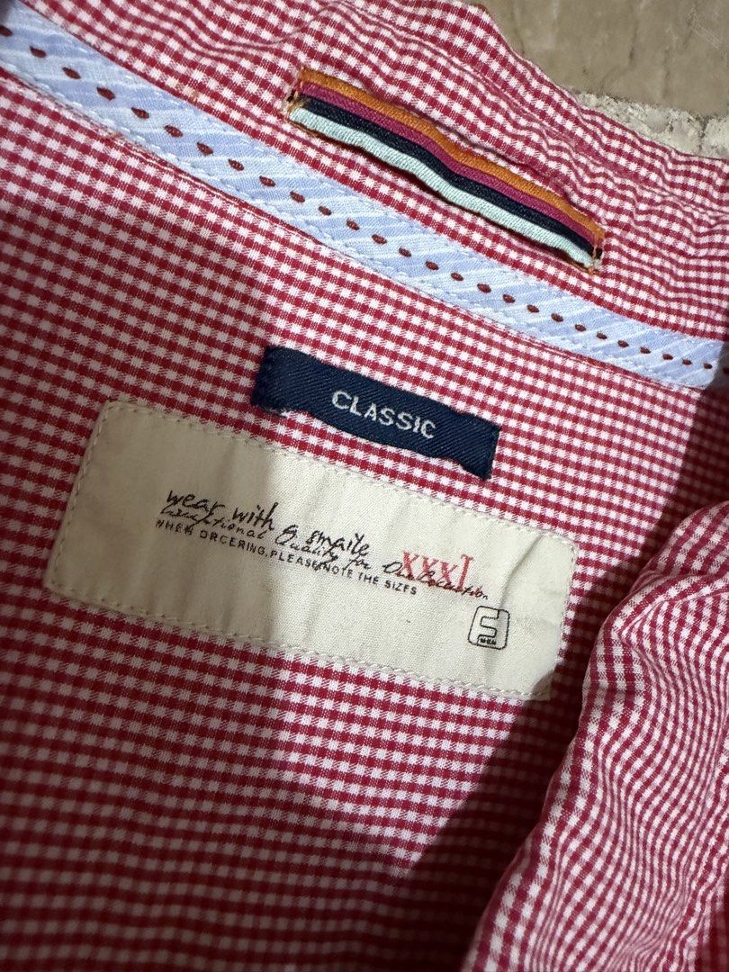 CHAPS red gingham check long sleeve button down (Category: Formal Shirts) located in Marikina City. Submitted by mifthrifs (Listing ID 1451639197, Image 3). Description: - rfs: decluttering - mop: gcash or gotyme - mod: lalamove / j&t - meetup: near marikina pasig station 📍marikina, lower antipolo proceeds will go to feeding stray cats and dogs ü!.
