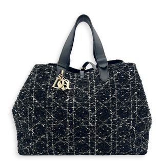 (Category: ) located in . Submitted by carousellluxury (Listing ID 1451615981, Image 1). Description: .