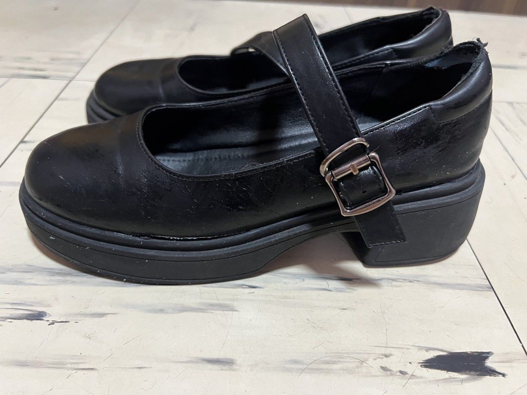 CLN Casey Chunky Black Mary Jane Size 37 (Category: Flats & Sandals) located in Cainta. Submitted by p3spreloved (Listing ID 1451522656, Image 1). Description: - Brand: CLN - Style: Black Mary Jane Platform Shoes - Size: 37 - Closure: Buckle strap - Heel Type: Block heel with platform sole No more box.