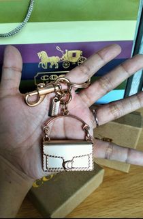 (Category: ) located in . Submitted by alayassulittipidfinds (Listing ID 1451601129, Image 1). Description: .
