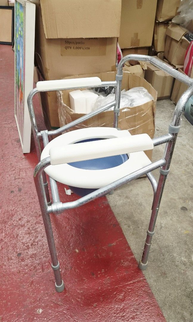 Commode Chair For Sale (Category: Medical Supplies & Tools) located in Taguig. Submitted by paolav2k (Listing ID 1451589262, Image 2). Description: Commode for sale pick up only.
