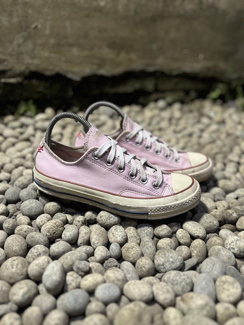 Converse 70s pink leather 39 (Kategori: Sepatu Wanita) berada di Magelang. Dikirim oleh wrts_seken (ID iklan 1451521454, Gambar 1). Deskripsi: Size 39/24cm Kondisi oke Sangat bagus •••••••••••••••••••••••• HARGA NETT sudah termasuk biaya admin. Sebelum cekout silahkan cek detail dan baca deskirpsi. Melakukan cekout berarti sudah setuju dan faham, tidak terima REFUND/RETURN alasan apapun..